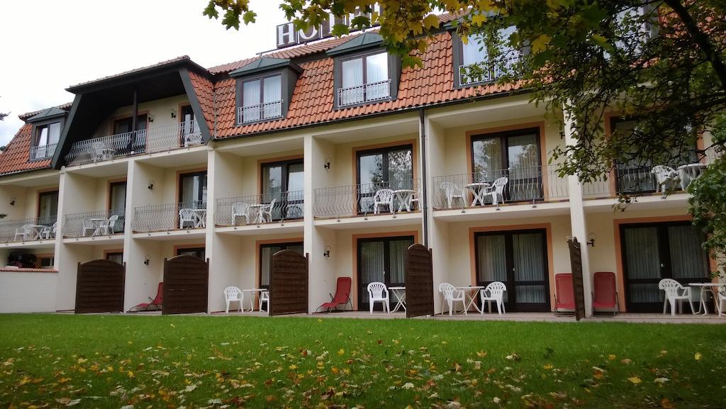Landhotel Vierjahreszeiten Bad Konigshofen im Grabfeld Exterior photo